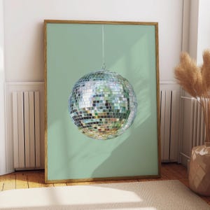 Wydruk artystyczny „Disco Ball”: pastelowa szałwiowa zieleń, dekoracja domu (bez ramki) zdjęcie 2