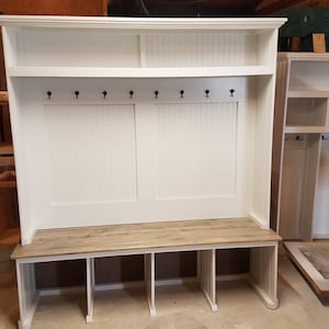 60" mudroom