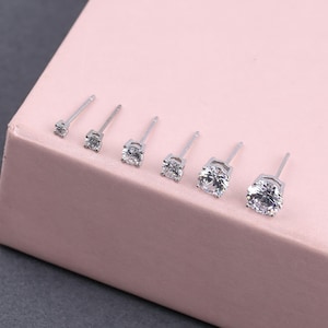Pendientes pequeños de diamantes redondos, pendientes de plata de ley con corte redondo, pendientes unisex de circonita cúbica, pendientes hipoalergénicos