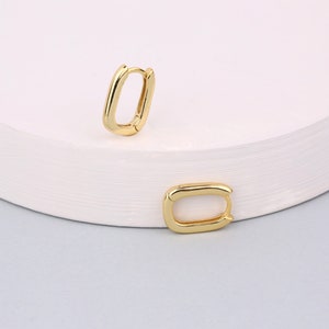 Boucles d'oreilles Huggie à maillons, Boucles d'oreilles Huggie à maillons torsadés en argent sterling, Créoles rectangulaires en or, Boucles d'oreilles Huggie ovales en forme de U