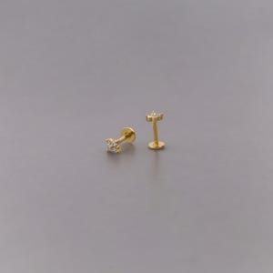 Clou labret sans fil à fleurs 18 g, clou d'oreille en argent sterling à l'arrière plat, piercing pour cartilage, clou d'oreille hélicoïdal, clou de nez