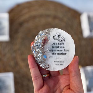 Gepersonaliseerde bruiloft bedankje, aangepaste christelijke bruiloft souvenir, elegante hars aandenken met bijbelvers, unieke gast bedankje