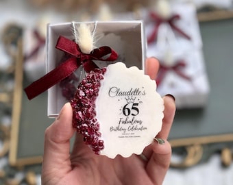 Ímãs personalizados para aniversários de adultos, ideais para comemorações marcantes. Ímãs exclusivos para festas de 30, 40 e 50 anos. Lembrancinhas únicas para convidados.