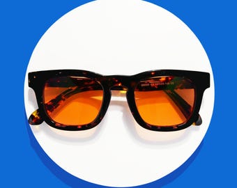 Chunky monture en acétate écaille, verres teintés pont en trou de serrure, verres orange