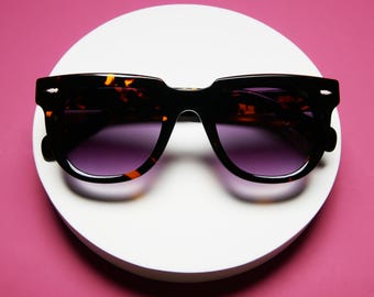 Lunettes de soleil surdimensionnées écaille, monture en acétate, verres violet dégradé