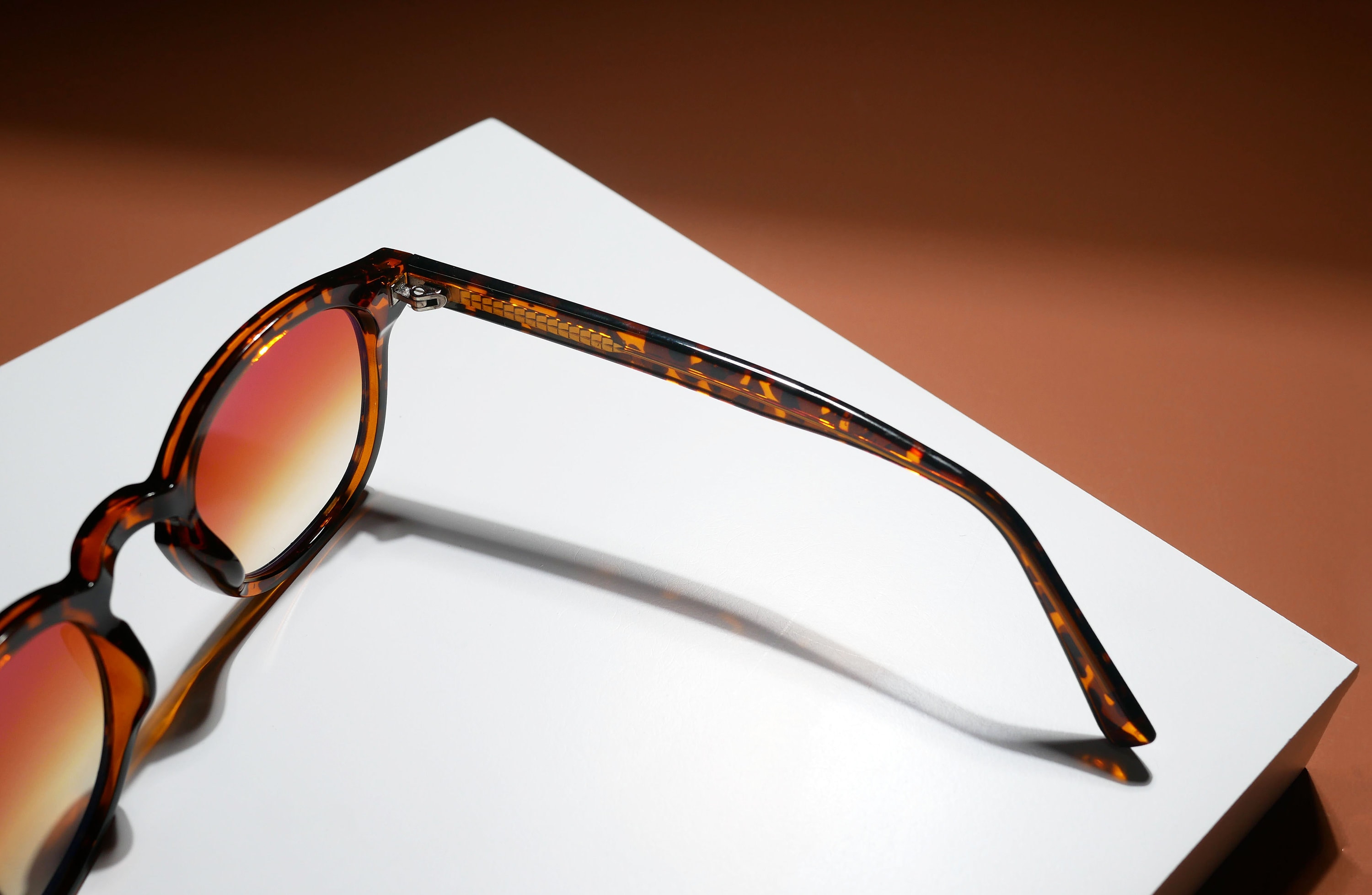 ?Tortoise Round Sunglasses for Men Women  Circle Style UV400 Lenses Unisex CLASSIC ROUND SUNGLASSES Men Women, Tortoiseshell Frame  main image 2