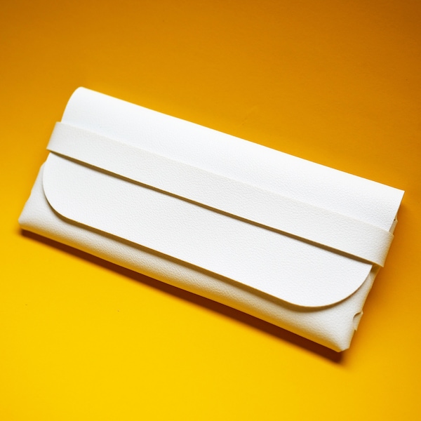 White Soft Glasses Bag Case Portable Glasses Pouch with Clean Microfiber cloth Travel-Friendly Eyeglass Pouch Compact White Eyeglass Sleeve