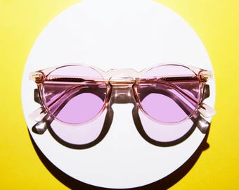 Lunettes rondes en cristal rose, verres violets, pont en trou de serrure rétro