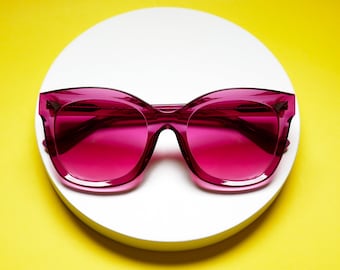 Gafas de sol monocromáticas translúcidas en rosa baya, montura de mariposa extragrande, gafas de sol de diseñador en magenta degradado, tallas 53-21-146 mm