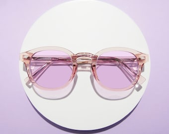 Monture rose, verres violet clair, rivets en diamant, lunettes de soleil teintées rétro