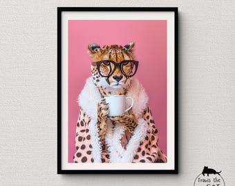 Chita Relaxante | Arte de Parede com Chita: Impressões Estéticas para Entusiastas de Gatos e Café | Design Rosa Feminino | Arte de Salão