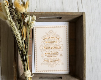 Könnte beinhalten: Eine Hochzeitseinladung im Vintage-Stil mit goldener Umrandung und Schrift. Die Einladung lautet "Join us for the wedding of Maria & Charles" und enthält Datum, Uhrzeit und Ort der Hochzeit. Die Einladung ist auf weißem Hintergrund und befindet sich in einer Holzkiste.