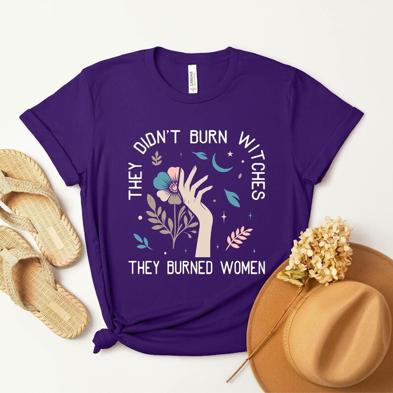 a t - shirt that says, don't burn witches they buried women