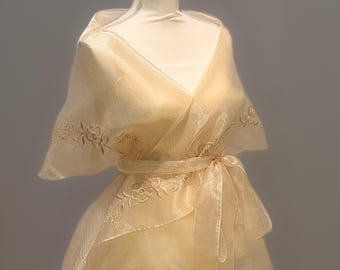Besticktes Blumenmuster Fillipiniana / Alamay: Beige / Cremefarbener durchsichtiger Organza-Wrap