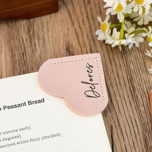 Personalised Leather Heart Corner Bookmark, Custom Leather Bookmark with Name, Heart Bookmark, Gifts for Book Lover, Christmas Gift for Her