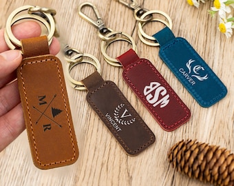 Personalized Leather Keychain,Leather Keyring for Man,Engraved Initial Name Keychain,Groomsmen Gift,Wedding Gift,Men's Gift,Fathers Day Gift