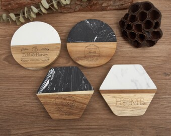 Personalisierte Untersetzer, kundenspezifisch gravierter Marmor Holz Untersetzer-Set, Geschenke für Einweihungsparty, Jubiläum, Hochzeit, Innendekoration, Geschenke für Brautpaare