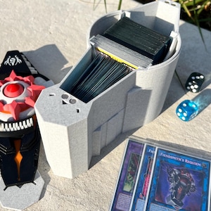 Fiendsmith Requiem Deck Box – Impresso em 3D para Duelistas de Yugioh! Perfeito para Magic the Gathering, Pokémon, Lorcana, One Piece e mais!
