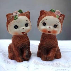 Korean Kittens Kitty Cats Hand Painted Salt and Pepper Shakers Vintage Kitchen