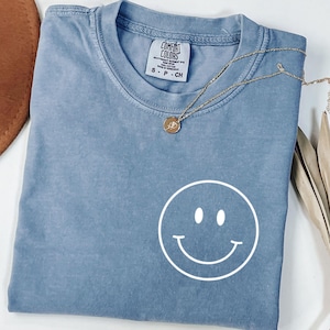Smiley Face Top Seller Shirt, Happy T-shirt, Smiley Minimal Shirt, Retro Smiley Face Shirt, Smiley Tee, Happy Face Shirt, Gift for Her