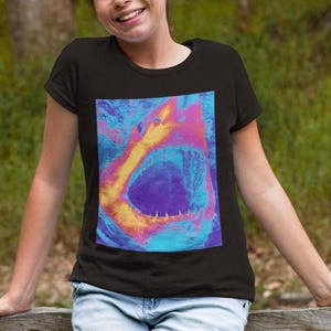 Neonkleuren haai kinder T-shirt, leuke stranddagoutfit voor tieners, helder zomerfestival T-shirt, vakantieshirt, haaienliefhebber zeeleven afbeelding 1