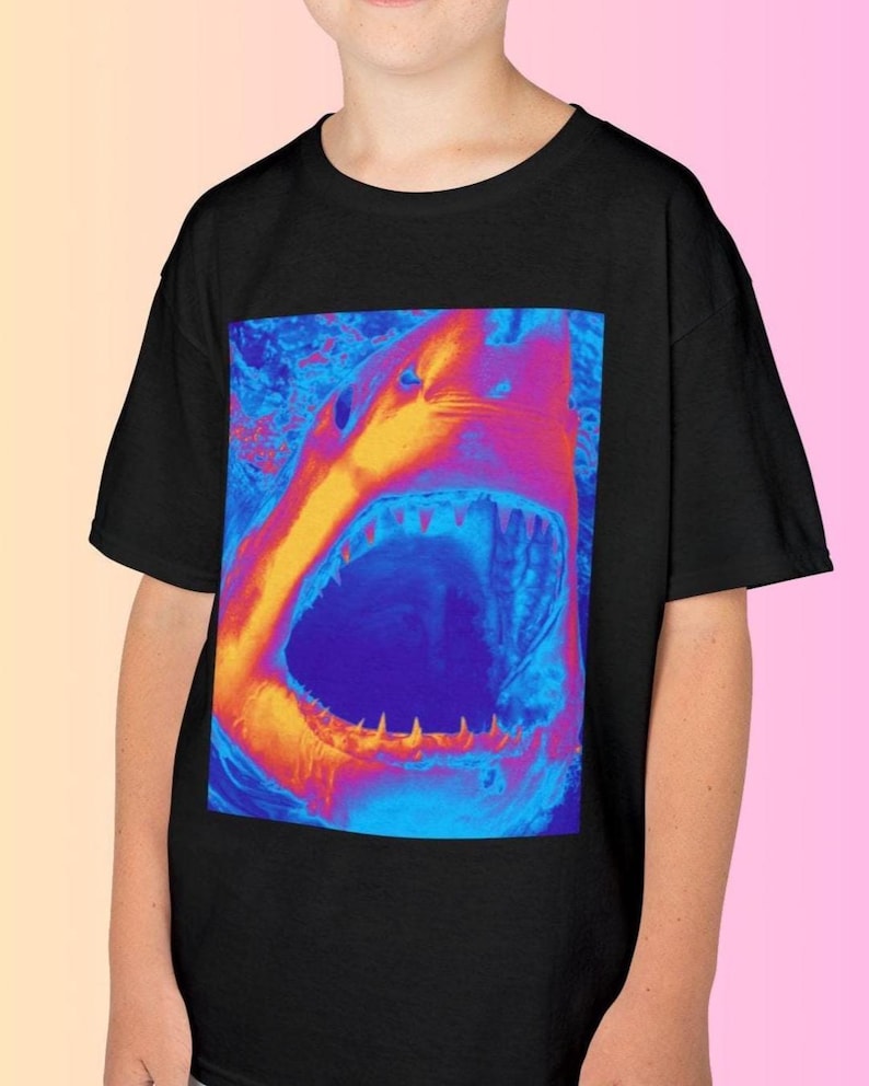 Neonkleuren haai kinder T-shirt, leuke stranddagoutfit voor tieners, helder zomerfestival T-shirt, vakantieshirt, haaienliefhebber zeeleven afbeelding 3