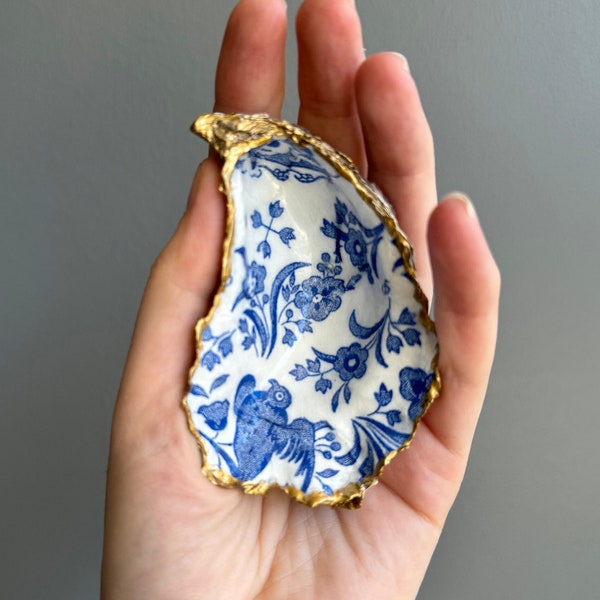 Oyster Shell Hamptons blue and white chinoiserie decor style trinket ornament dish (large shell)