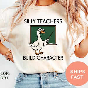 Camiseta Comfort Colors® Silly Teacher Goose on The Loose, Camiseta para o primeiro dia de aula, Camiseta para a volta às aulas, Camiseta para professor, Camiseta para professor Goose