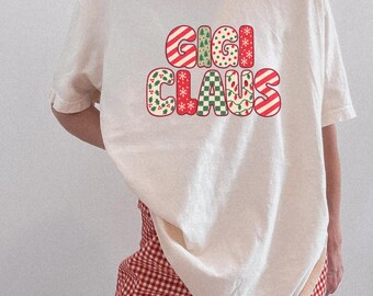 Gigi Claus Christmas Shirt, Retro Xmas Gigi Graphic Tee, Festive Grandma Shirt, Christmas Gift for Gigi, Comfort Colors® Tee