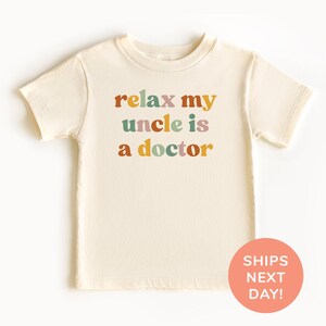 Entspannen Sie sich mein Onkel ist ein Doktor Shirt und Body®, Retro Kleinkind & Jugend Shirt, Doktor Onkel Kinder Shirt, niedlicher Baby Body, lustiges Shirt für Kinder