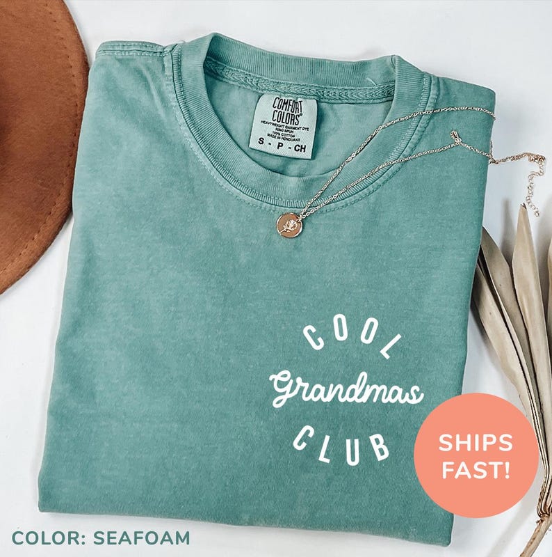 a t - shirt that says cool grandma's club on it