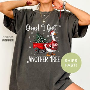 Camiseta Comfort Colors® Oops, eu tenho outra árvore, camiseta engraçada de ganso de Natal, camiseta de Natal da moda, presente de Natal, camiseta de Natal retrô