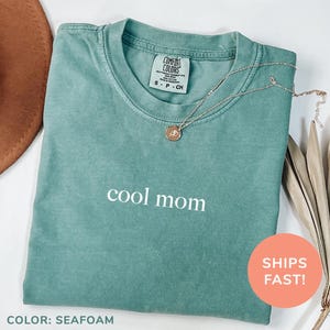 a t - shirt that says cool mom on it