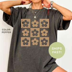 Comfort Colors® Checkerboard Daisy Shirt, Boho Flowers Shirt, Retro Flower Shirt, Trendy Shirt for Women, Floral Shirt, Mom Gifts