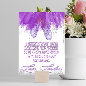 Cartões de agradecimento da Sneaker Ball roxa - Etiquetas de agradecimento violetas da Sneaker Ball Gala Cartão de agradecimento prateado Placa de número de mesa de configuração de lugar de agradecimento