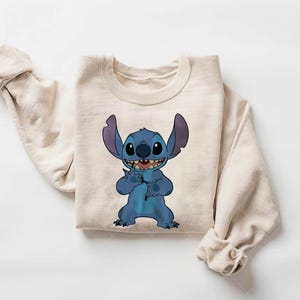 Funny Stitch Meme Sweater,Six Seven Hands Tee,Magic Kingdom Shirt, Stitch Disneyworld T-Shirt imagem 4
