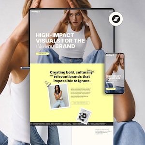 Puede incluir: Una pantalla digital y un teléfono inteligente que muestran un diseño de sitio web con el texto "HIGH-IMPACT VISUALS FOR THE (Modern BRAND)". El sitio web presenta a una mujer con una camiseta sin mangas blanca y jeans. El fondo es claro.