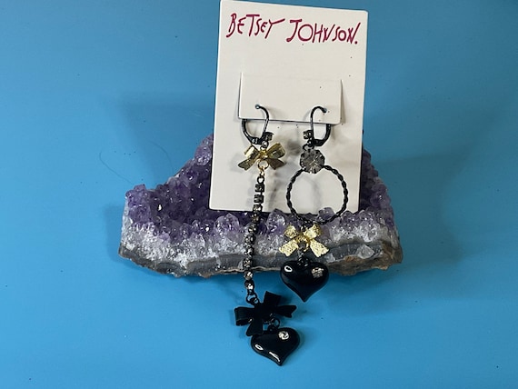 Betsey johnson black shop heart earrings