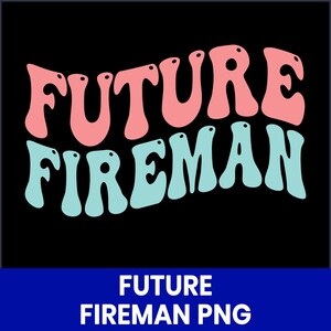 Può includere: Sfondo nero con le parole "FUTURE FIREMAN" in un font retrò. La parola "FUTURE" è in rosa e "FIREMAN" in azzurro. Sotto, il testo "FUTURE FIREMAN PNG" è in un rettangolo blu.
