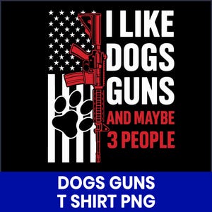 Può includere: T-shirt nero con un design grafico raffigurante un fucile rosso, un'impronta di zampa di cane e il testo "I LIKE DOGS GUNS AND MAYBE 3 PEOPLE" in bianco e rosso. Il design incorpora una bandiera americana.