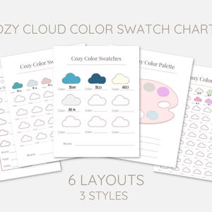 Op de afbeelding: Een verzameling witte papieren vellen met wolkencontouren en kleurstalen. De tekst "COZY CLOUD COLOR SWATCH CHARTS" staat bovenaan. De afbeelding bevat ook de tekst "6 LAYOUTS 3 STYLES". Het kleurenpalet bevat tinten blauw, roze en grijs.