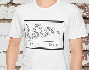 Join or Die Flag Patriotic T-Shirt, Ben Franklin Drawing, American Revolution Merchandise (Solid Black Graphic)