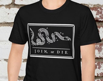 Join or Die Flag Patriotic T-Shirt, Ben Franklin Drawing, American Revolution Merchandise (Solid White Graphic)