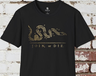 Join or Die Flag Patriotic Vintage T-Shirt, Ben Franklin Drawing, American Revolution Merchandise (No Frame - Distressed Gold)