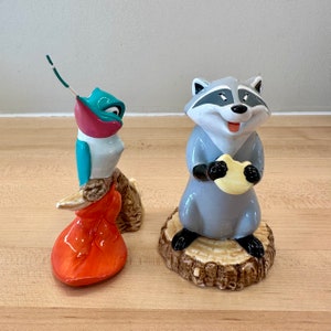 Estatuetas de cerâmica vintage da Disney Pocahontas Meeko e Flit