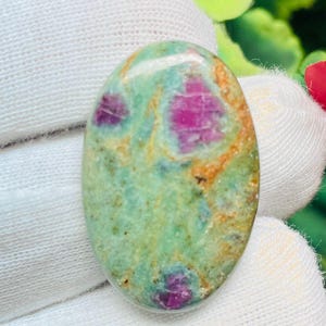 Cabochon di pietra preziosa naturale di rubino e fucsite, pietra di fucsite 32x21x4 mm, 33 ct.