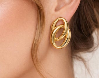 Pendientes de eslabones entrelazados en tono dorado: pendientes modernos y llamativos, joyas minimalistas y elegantes, un regalo elegante para mujer.