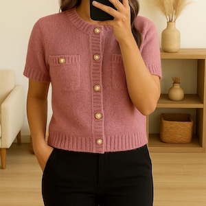 Women&#39;s pink/grey knitted cropped cardigan - Chic women&#39;s short-sleeved cardigan - Soft cardigan with gold buttons - Elegant cropped cardigan