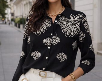 Camisa de algodón bordada – Camisa negra de mujer con bordado frontal – Blusa elegante de algodón con estampado blanco – Camisa elegante de manga larga