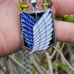 Attack on titan metal necklace with removable swords